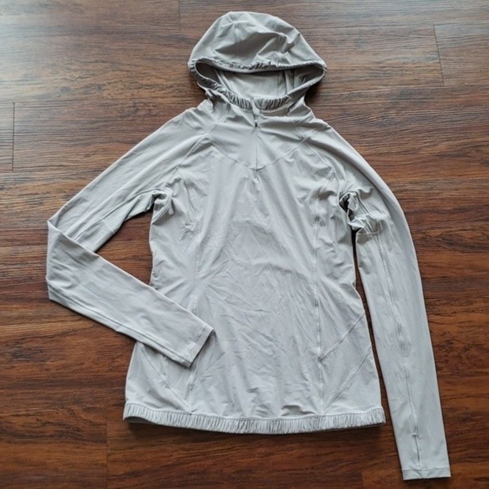 lululemon athletica Lightweight Hooded Long-Sleeve Top in Light Gray